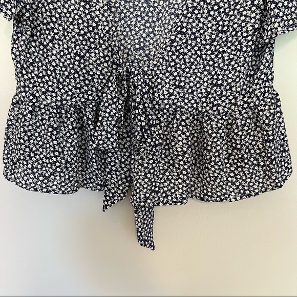 Flower Butterfly Sleeve Plunging Peplum Blouse - Picture 8 of 12